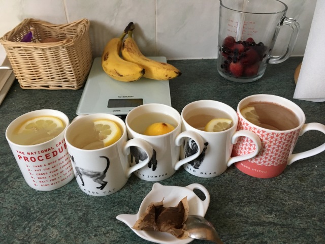 teacups with lemon